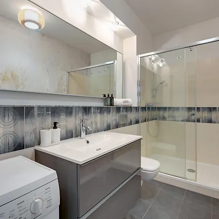 Waterlane Riverside - Spa, Pool, Gym & Parking By Downtown Apartments Gdansk Room photo