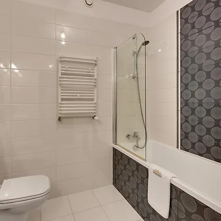 Waterlane Riverside - Spa, Pool, Gym & Parking By Downtown Apartments Gdansk Room photo