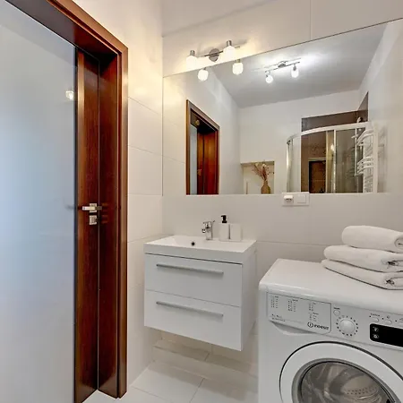 Waterlane Riverside - Spa, Pool, Gym & Parking By Downtown Apartments Gdansk Room photo