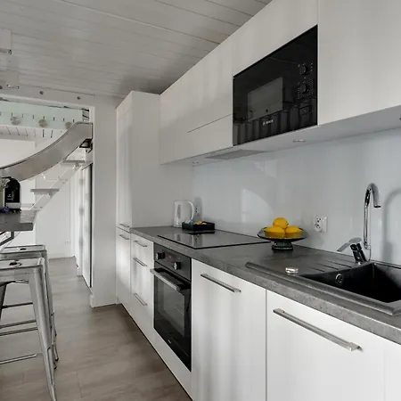 Waterlane Riverside - Spa, Pool, Gym & Parking By Downtown Apartments Gdansk Room photo